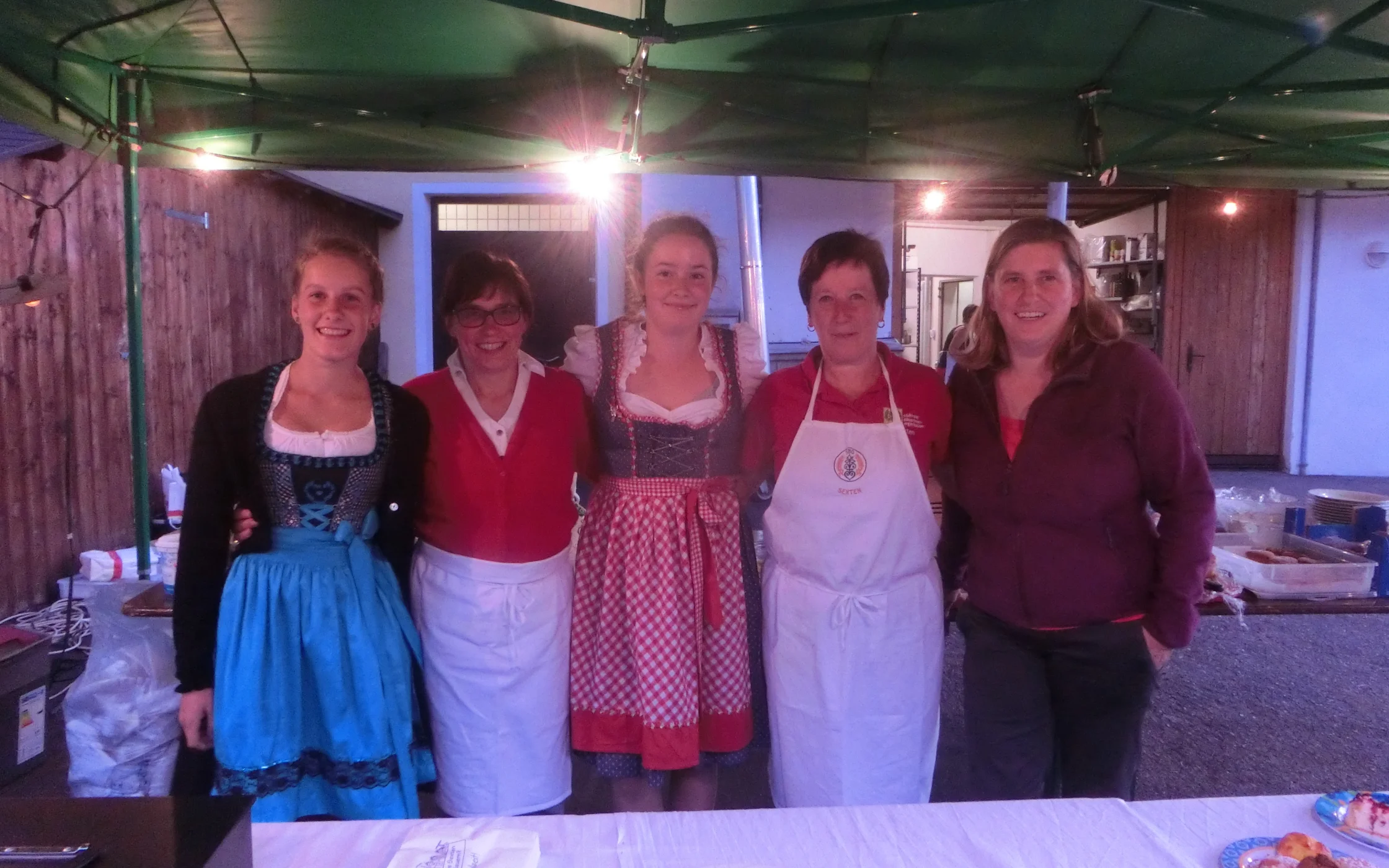 eigene Bilder fleigie Helferinnen.JPG